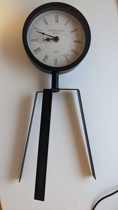 Zegar stojący analogowy