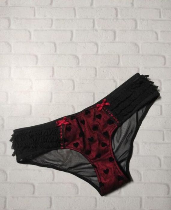 Нарядный секси пеньюар с трусиками и кружевом черный с красным