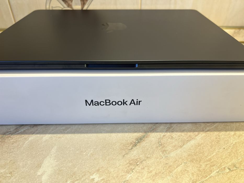 MacBook Air 13.6 M2 Midnight 16/256