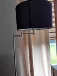 Lampa podłogowa.