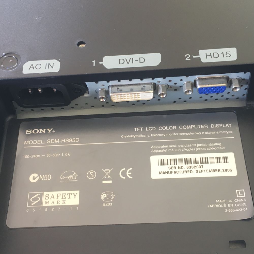 Monitor Sony SDM-HS95D 19”