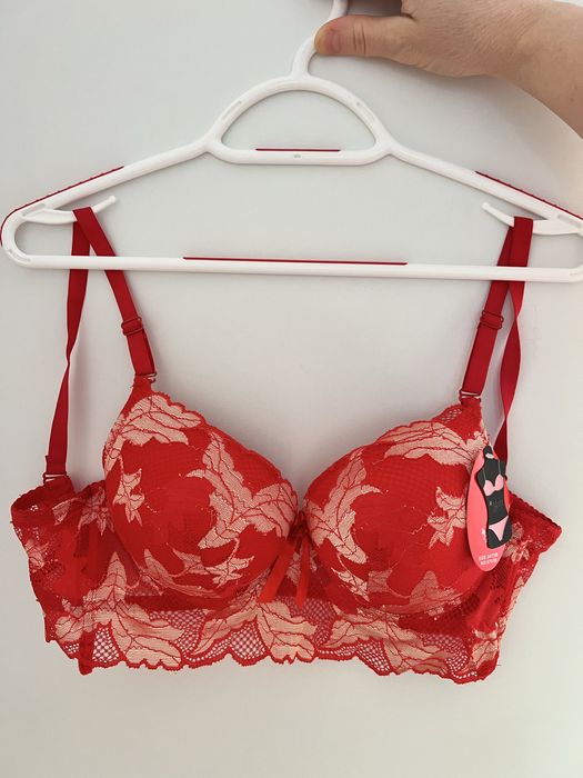 Бюстгалтер женский красный с кружевами
