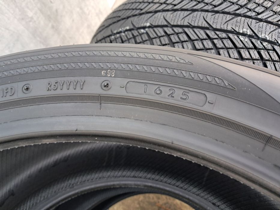 Резина зимова, НОВА, 275/40 R22 Yokohama Advan Winter V907  2025 рік