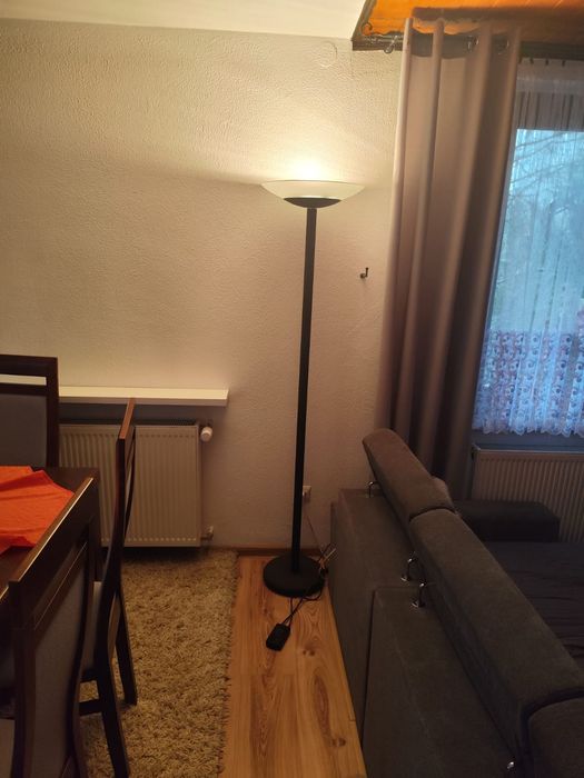 Lampa stojąca do salonu