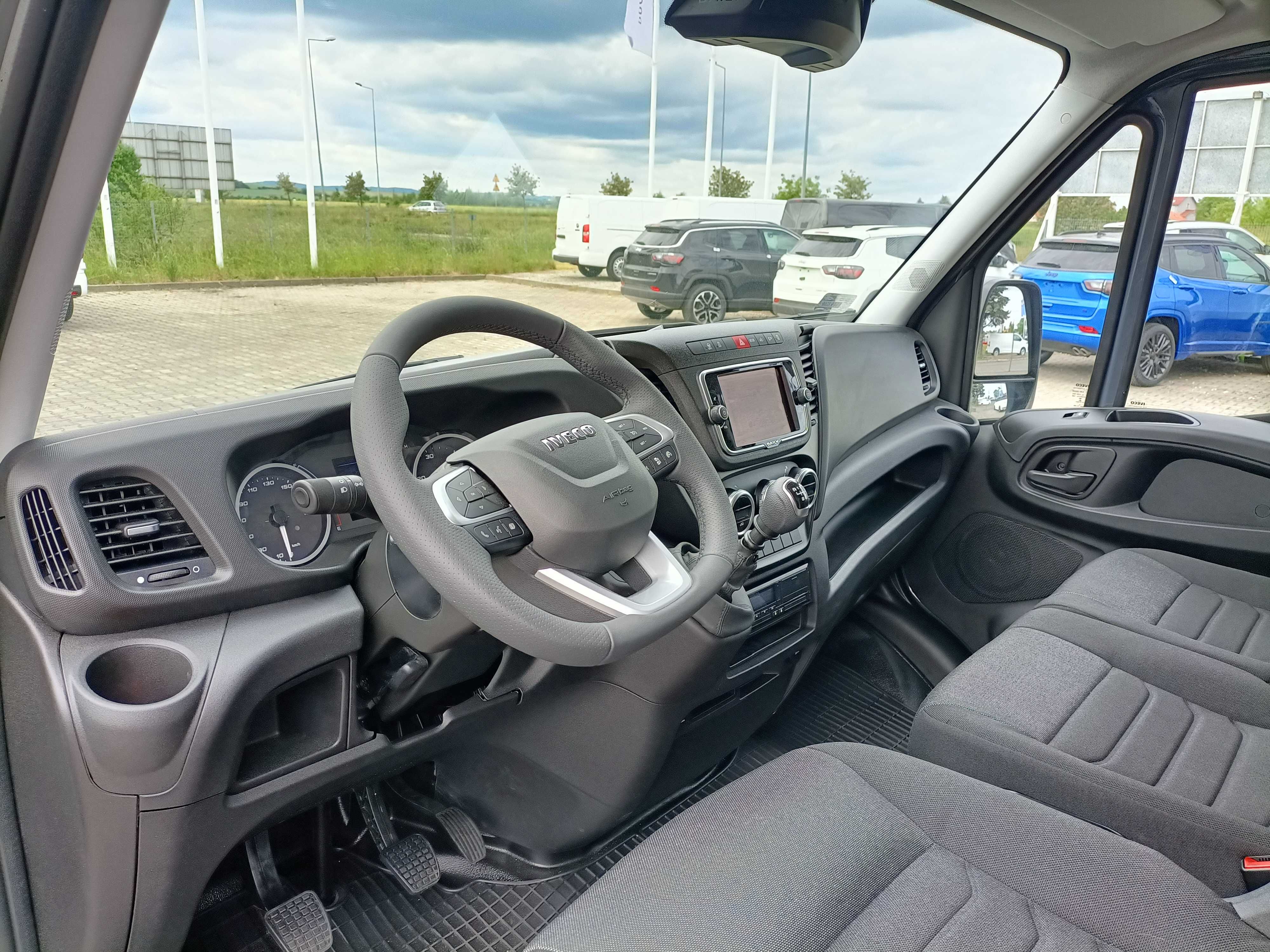 Wynajem busa Iveco Daily 16m3 /blaszak/dostawczy 6palet/paleciak