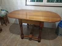 Mesa de cozinha em madeira