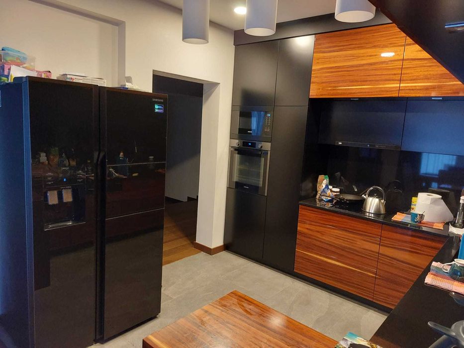 Nowoczesna kuchnia z wyposażeniem - używana