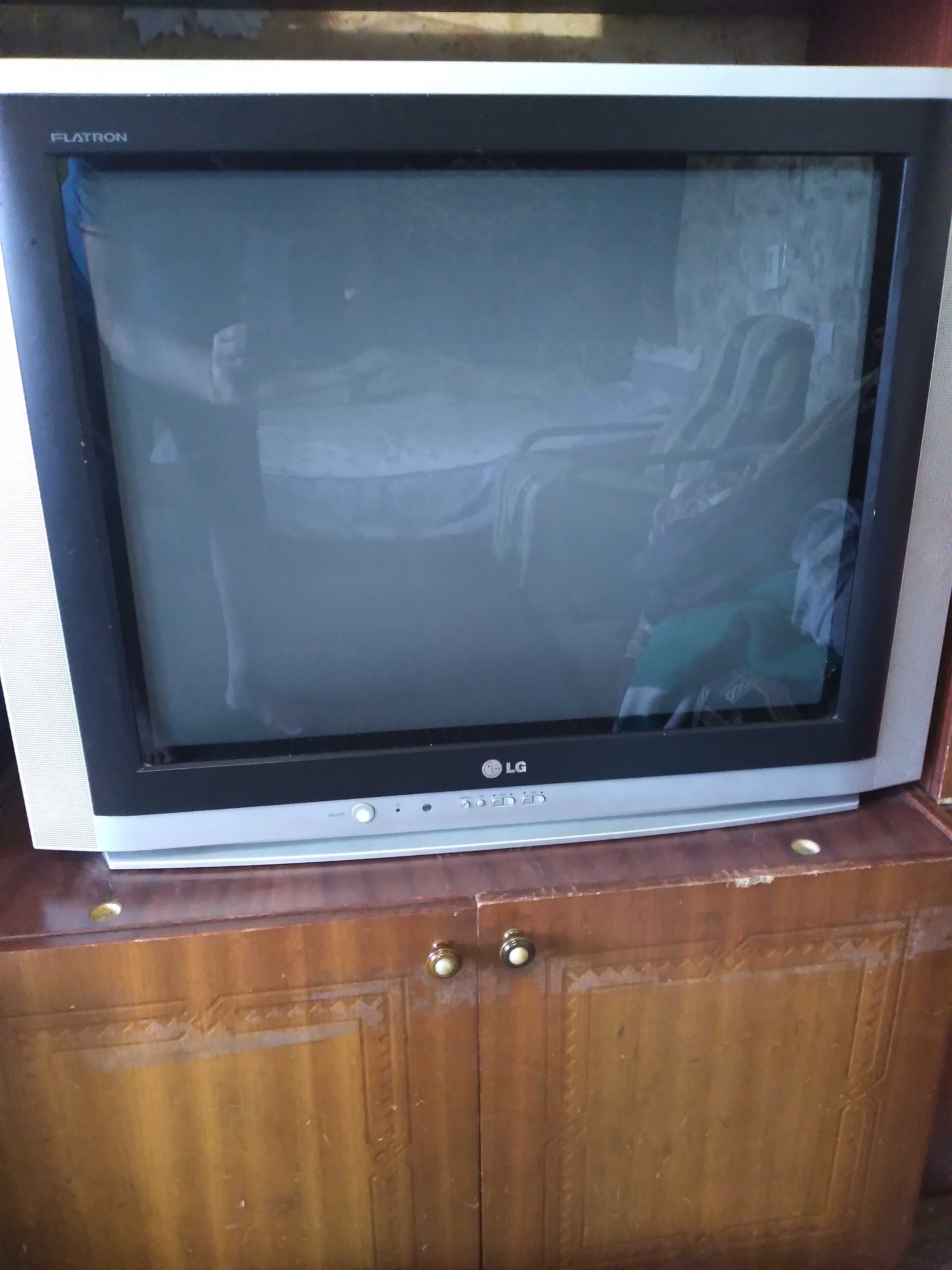 Телевизор  LG 29FC 2RLX  29дюймов 73 сантиметра б/у под ремонт
