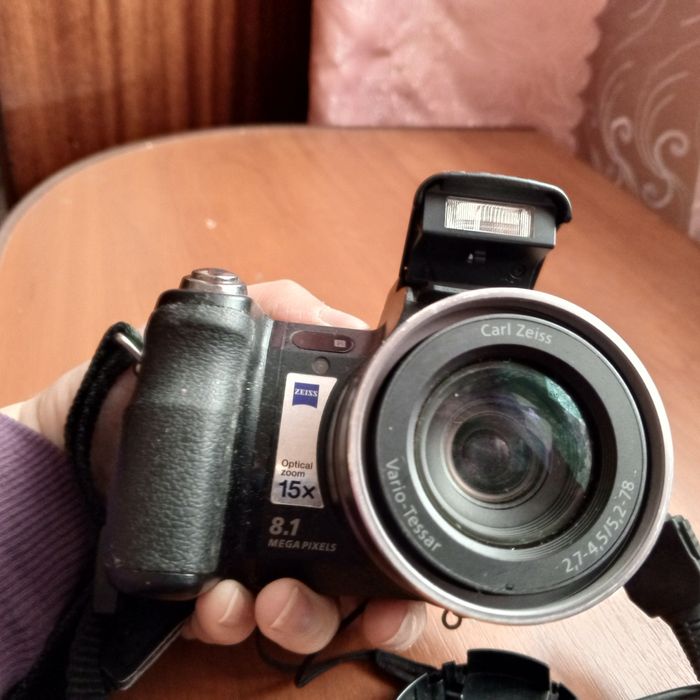 Фотоапарат SONY DSC-H9