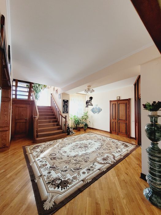 Продам вишуканий будинок в елітному р-ні Станишівки