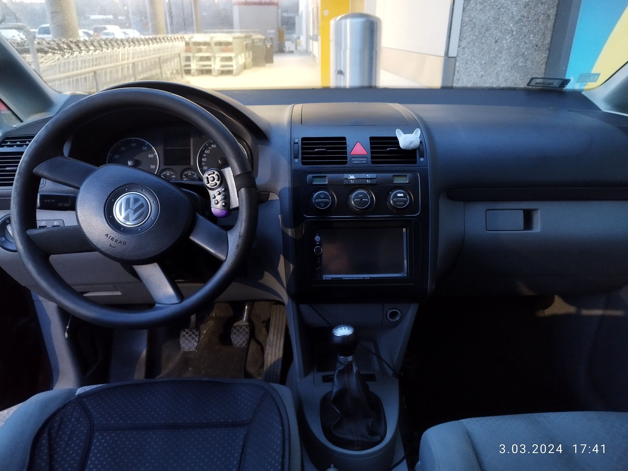 Sprzedam lub zamienie na mniejszej 5-cio drzwiowe VW Touran 1.6 2003 r