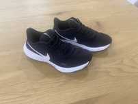 Кросівки Nike Revolution 37,5