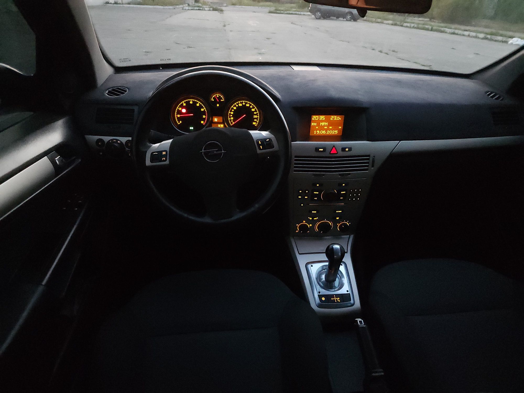 Opel Astra H 1.6 Автомат