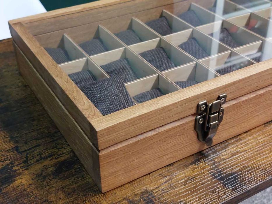 SKRZYNECZKA KASETKA GABLOTKA drewniana pudełko drewniane na 24 zegarki