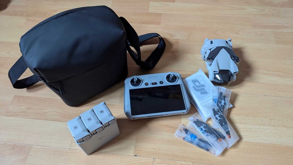 Dron DJI Mini 3 Fly More Combo RC