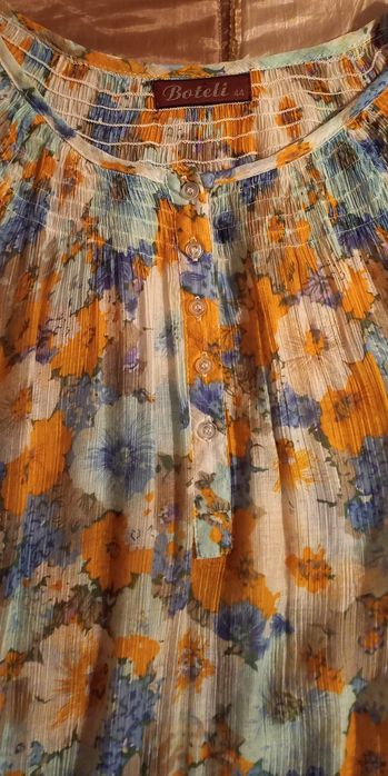 2 blusas de verão, 1 azul clara e outrafloral (ver preços na descrição
