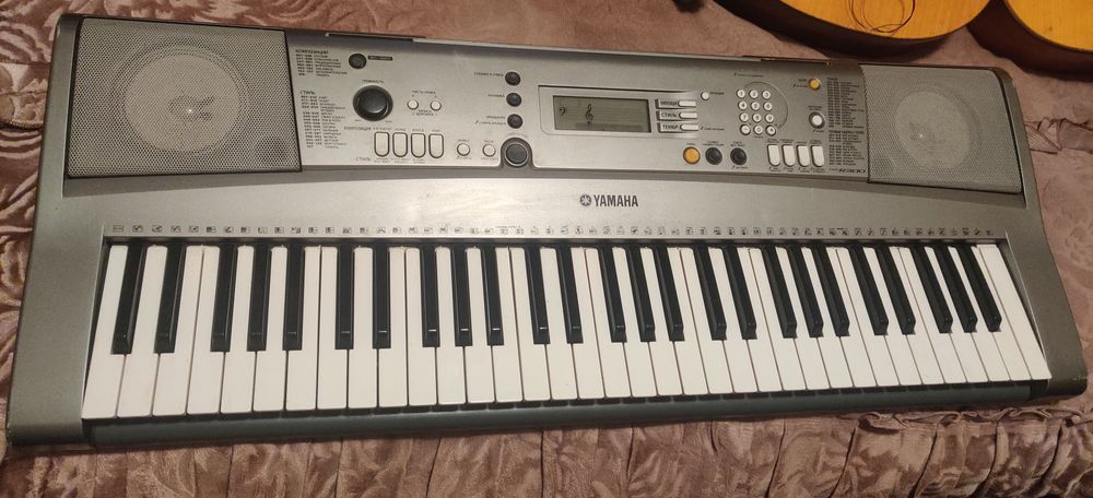 Синтезатор YAMAHA PSR-R300 (динамічна клавіатура)