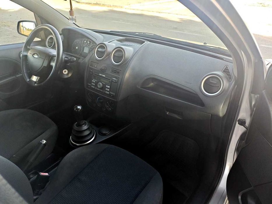 Ford Fiesta 1.2- A/C-  versão Guia