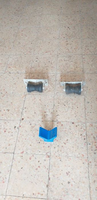 Vendo peças para reboque nautico e para barco.