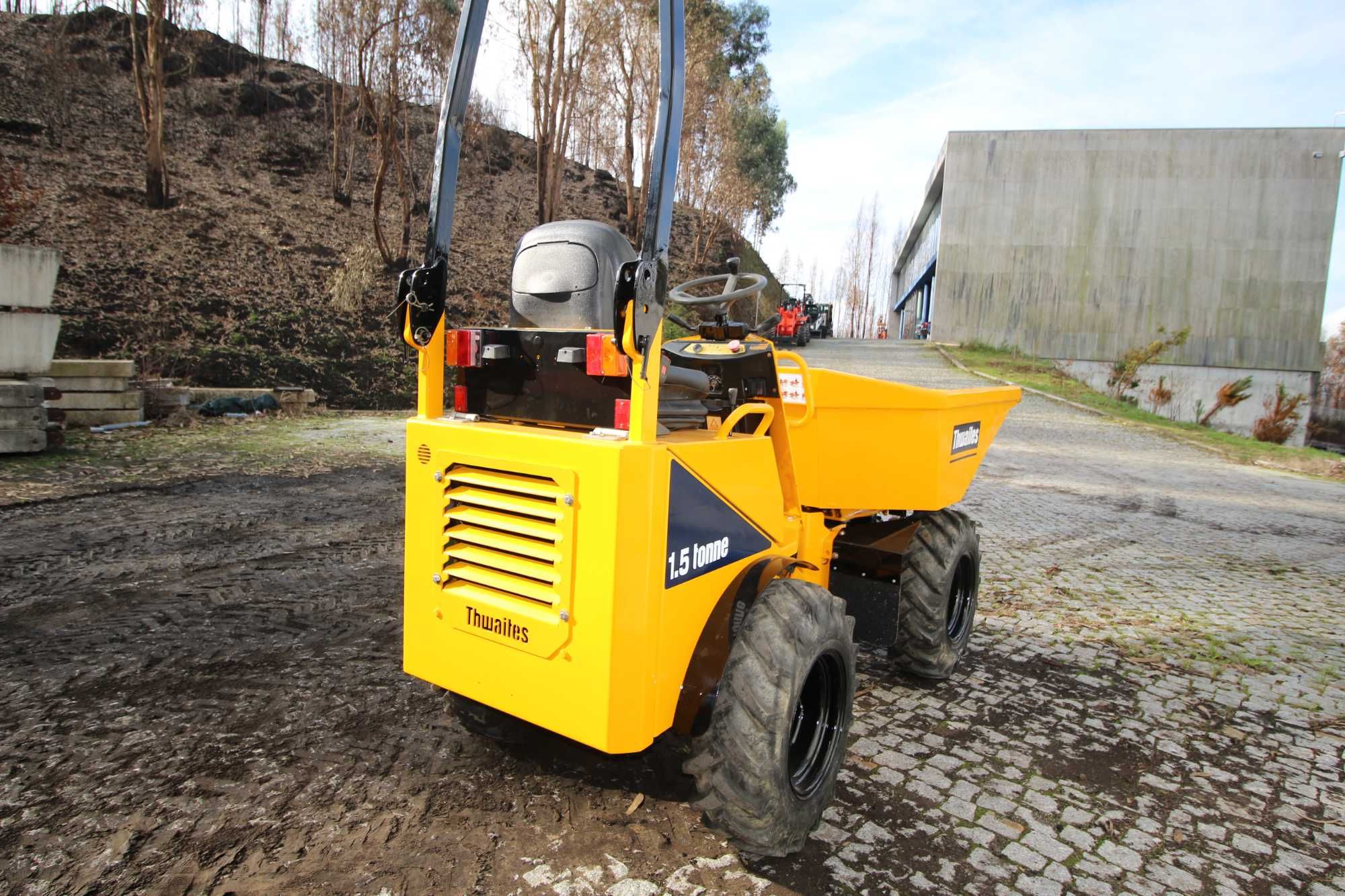 Dumper  todo terreno Thwaites 1.5 Toneladas  (como novo)