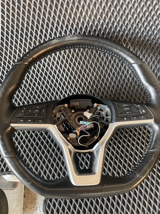 Руль на ліф 2019 рік оригінал всі кнопки працюють