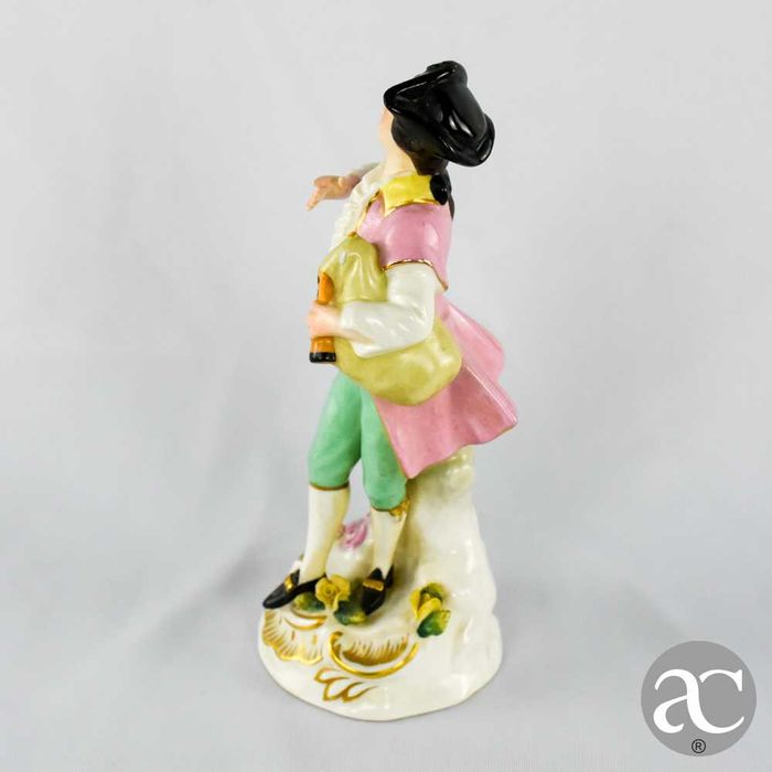 Escultura / Figura “Minuete Homem” Vista Alegre, pintado à mão