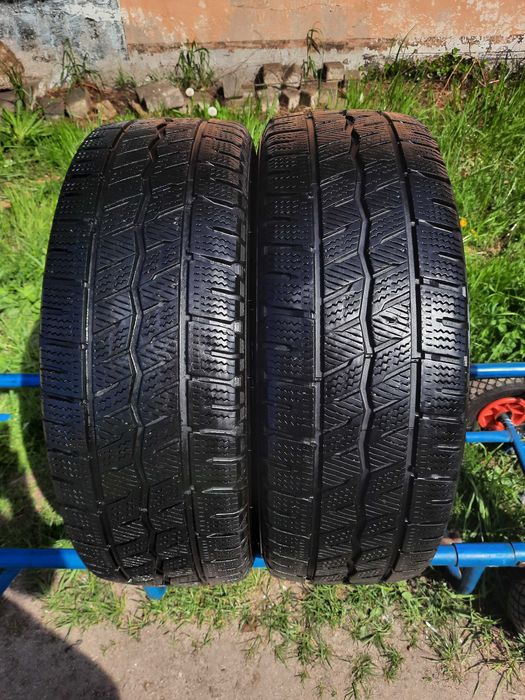 Wzmacniane opony zimowe klasy średniej HANKOOK 215/65/16 C 2022 r.