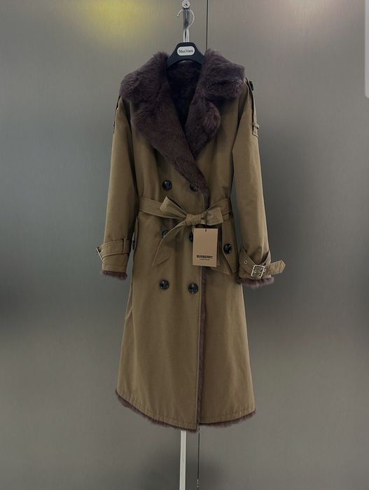 Burberry płaszcz z futrem – dwustronny model jesień/zima 2025