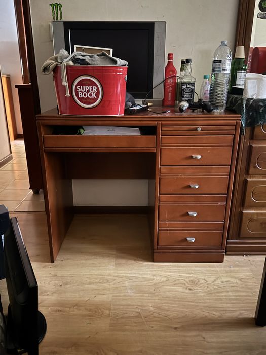 Secretaria com 4 gavetas