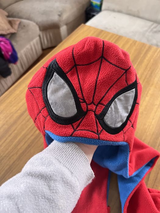 Шапка людина павук