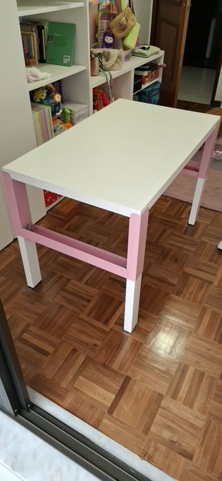 Secretária e cadeira para criança