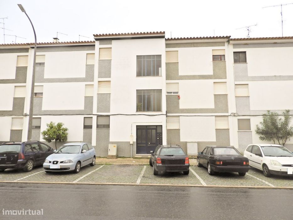 Apartamento T2 com quintal