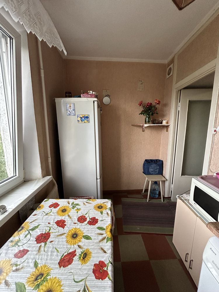 Продам 1к квартиру . Виставка . Проспект миру 60/3 .