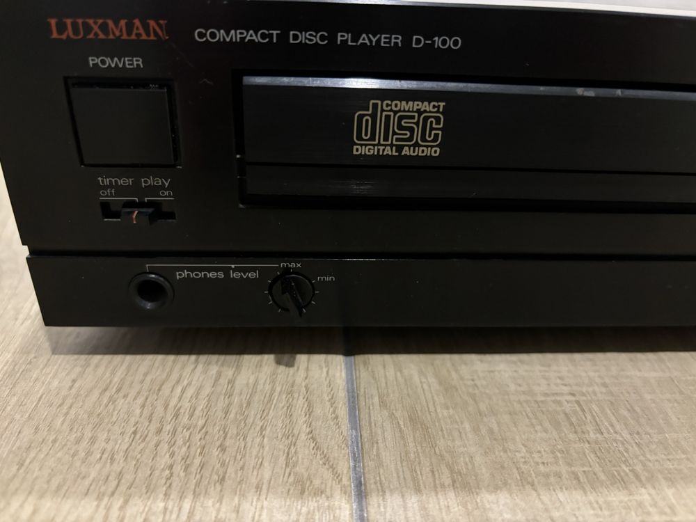 Luxman compact disc D-100