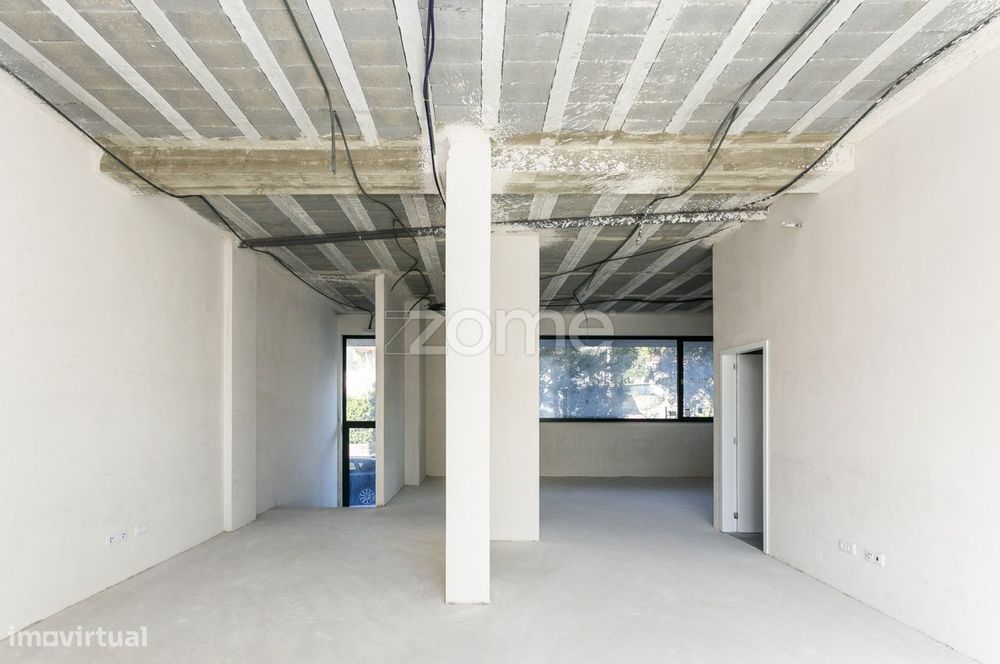 Loja nova para arrendamento em V.N. Famalicão