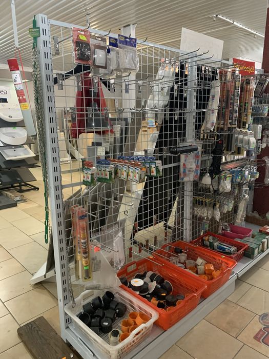 Regaly sklepowe panele scienne z siatki drucianej