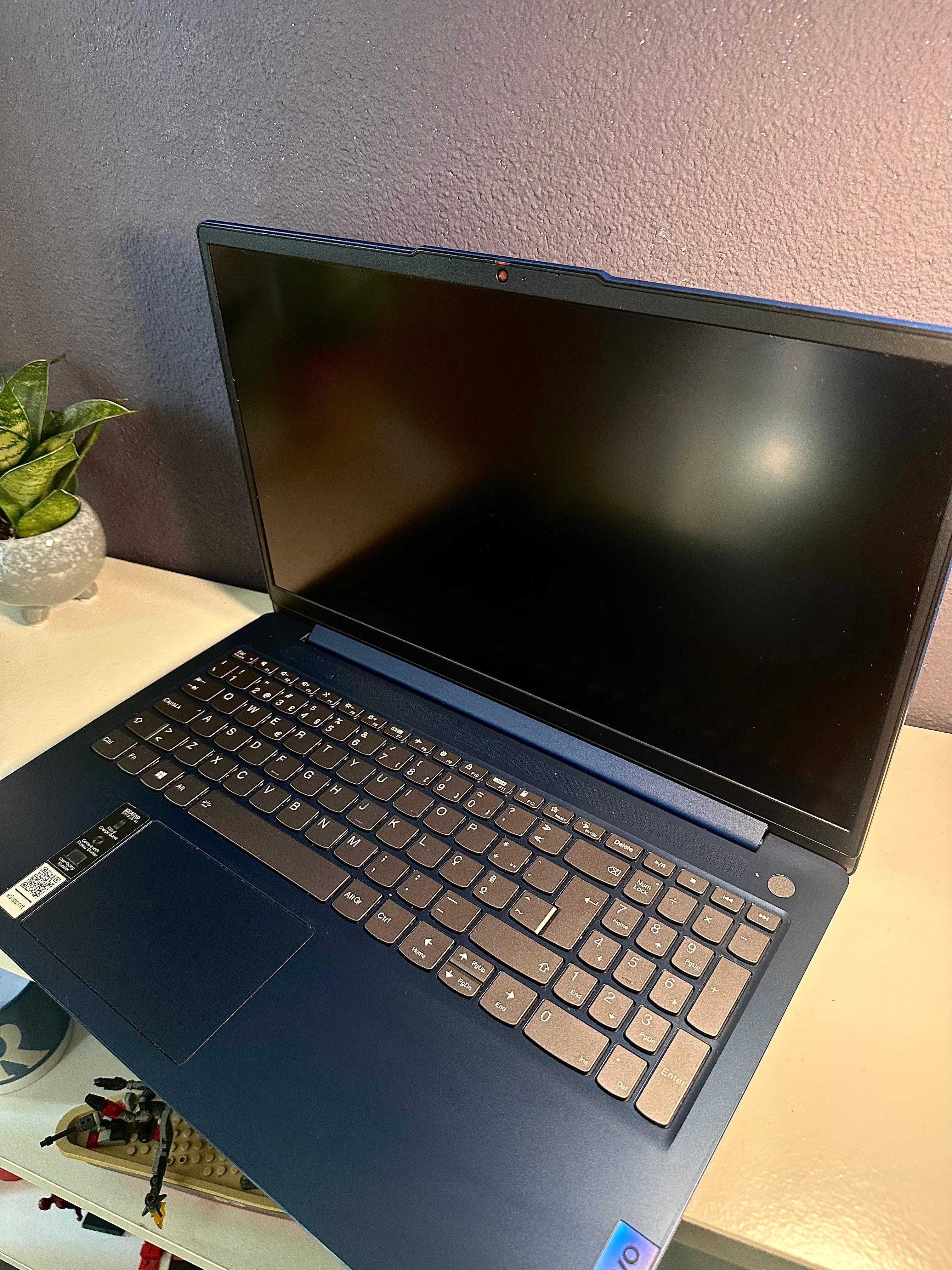 Computador / PC / Portátil Lenovo 15,8'' Ecrã Tátil - i7 13ª Geração