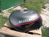Zbiornik paliwa Suzuki GSXF 1100 bak pompa paliwa GSXF1100 i6