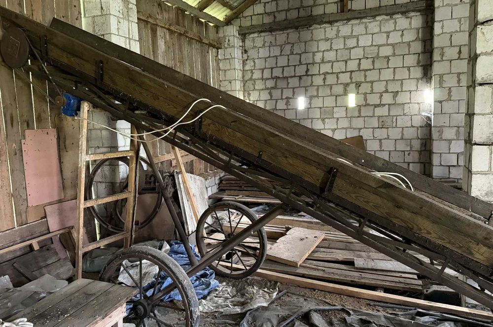 Taśmociąg/podajnik/transporter do obornika