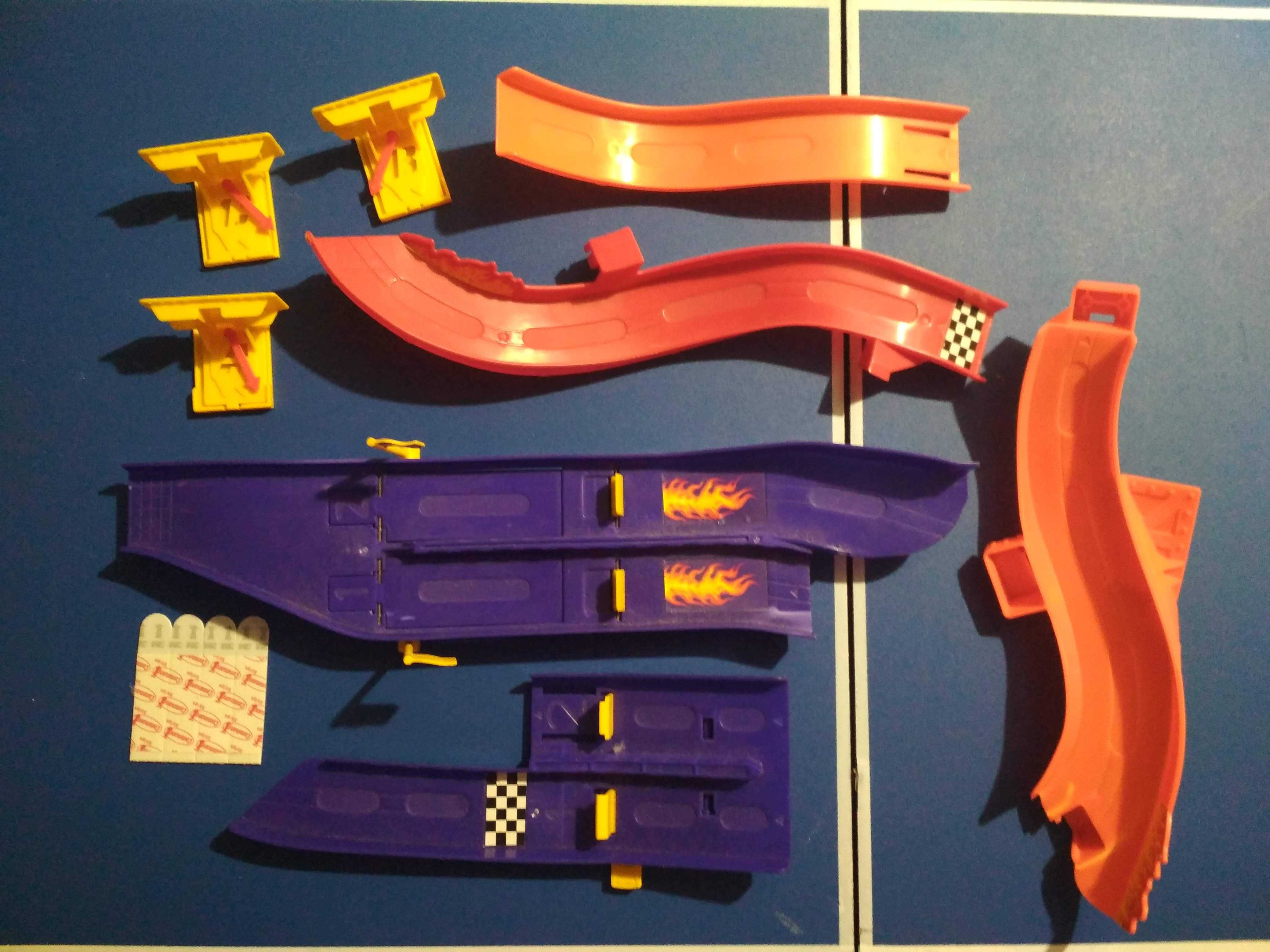 Pistas Hotwheels e outra