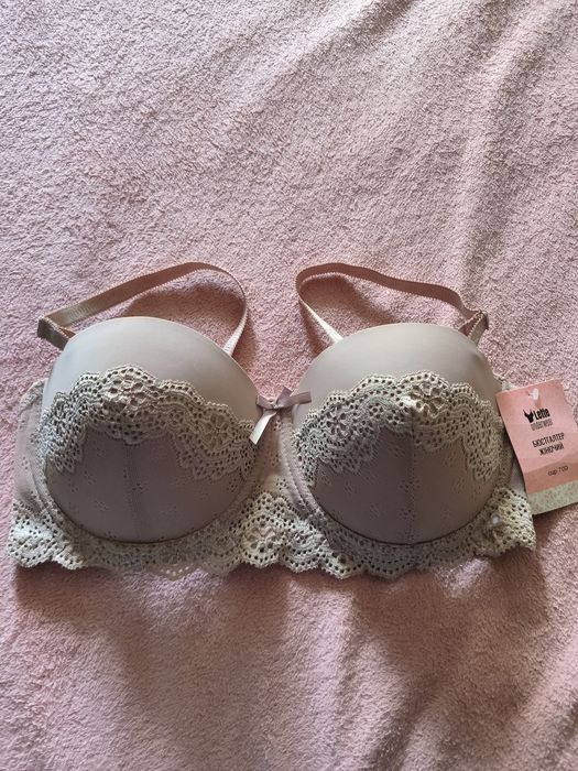 Бюстгальтер жіночий