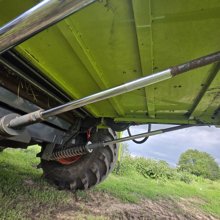 Свіжий claas lexion 460 з жаткою