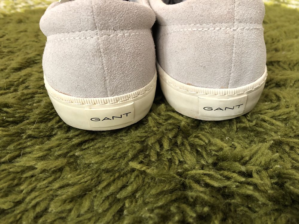 Ténis casuais slip on dourados