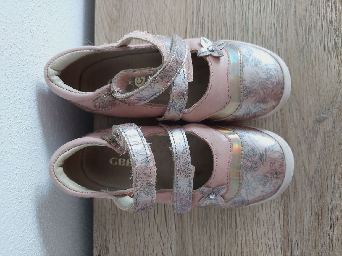 Eleganckie baleriny zapinane w kwiaty gbb 27