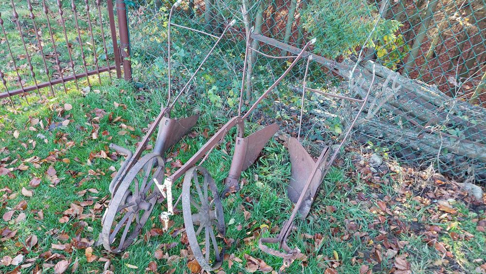 Pług konny jednoskibowy + 2x Płużek obsypnik opielacz zabytek 2 koła