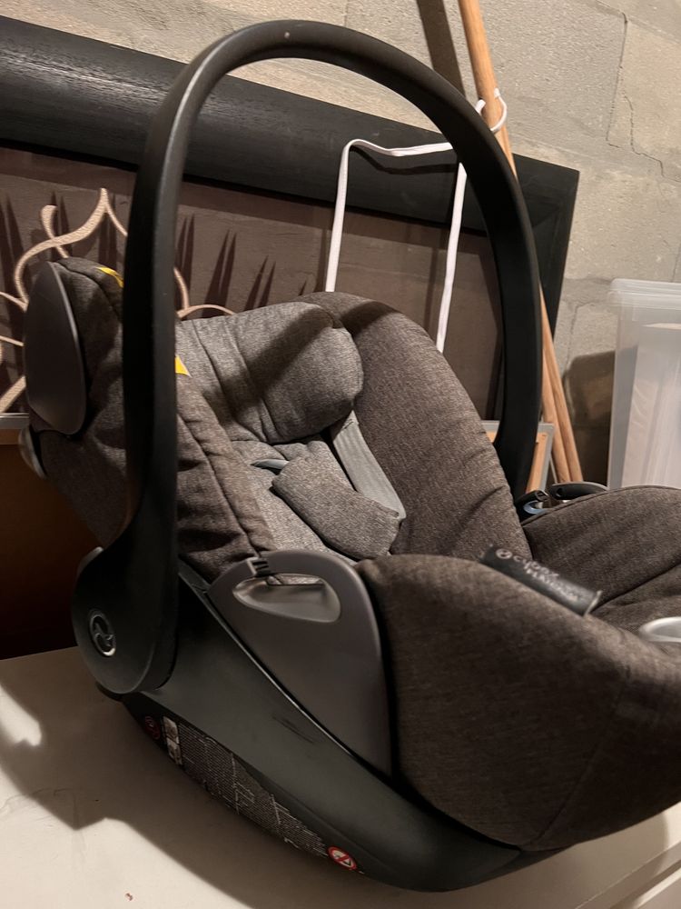 Vendo cybex cloudqplus + base isofix