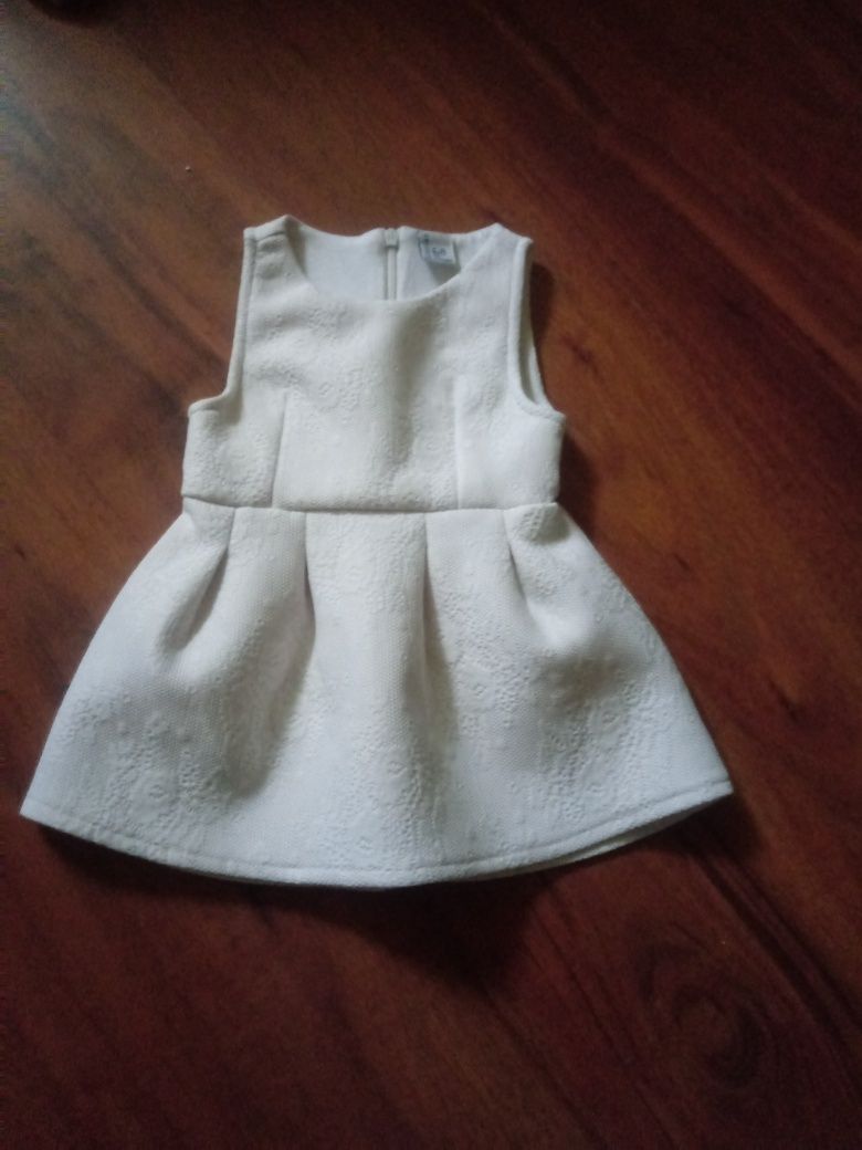 Biała sukienka RESERVED baby rozm. 68