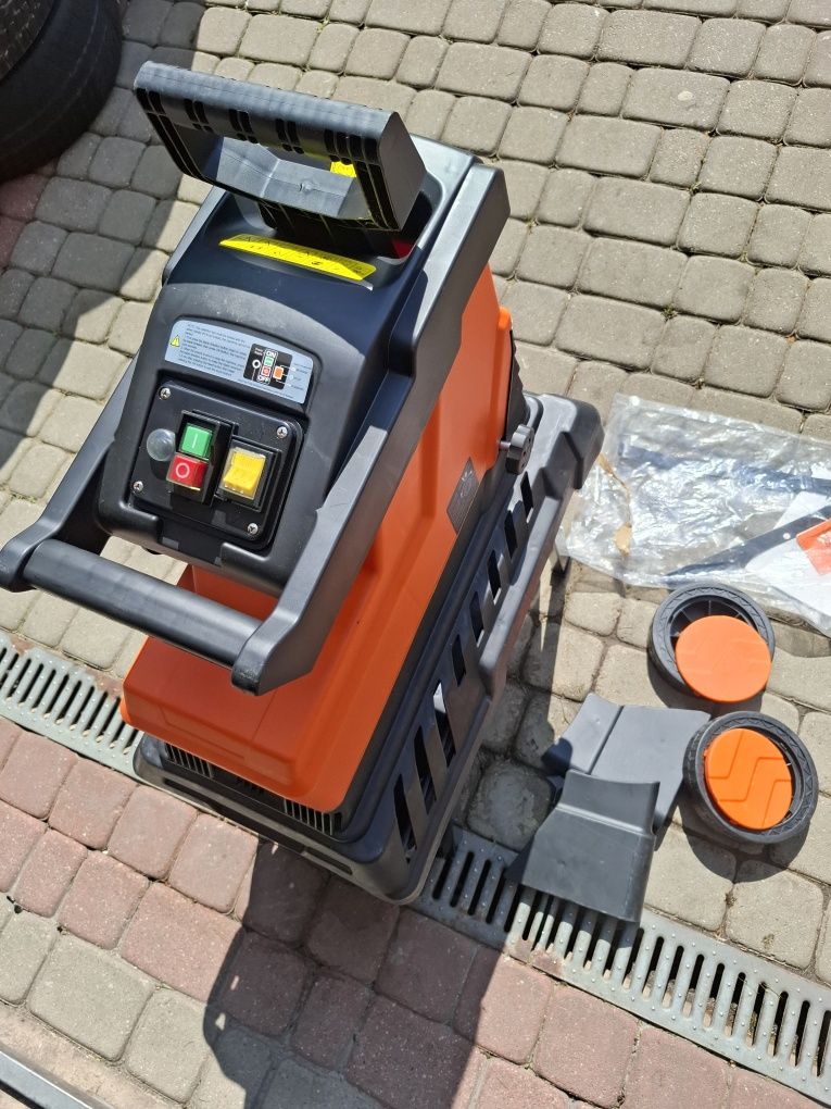 Tacklife  rozdrabniacz do gałęzi PWS01A