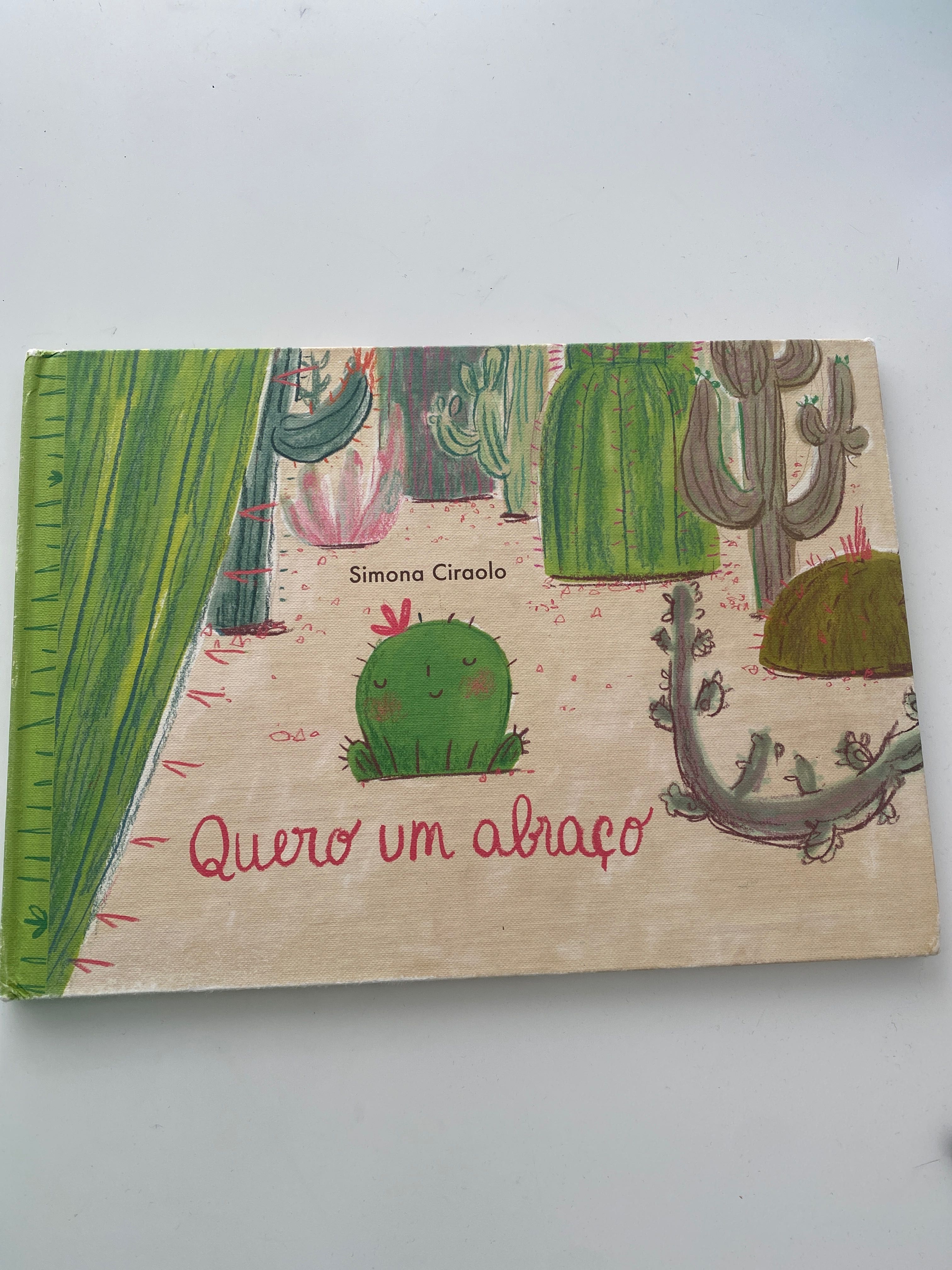 Livro infantil “Quero um abraço”