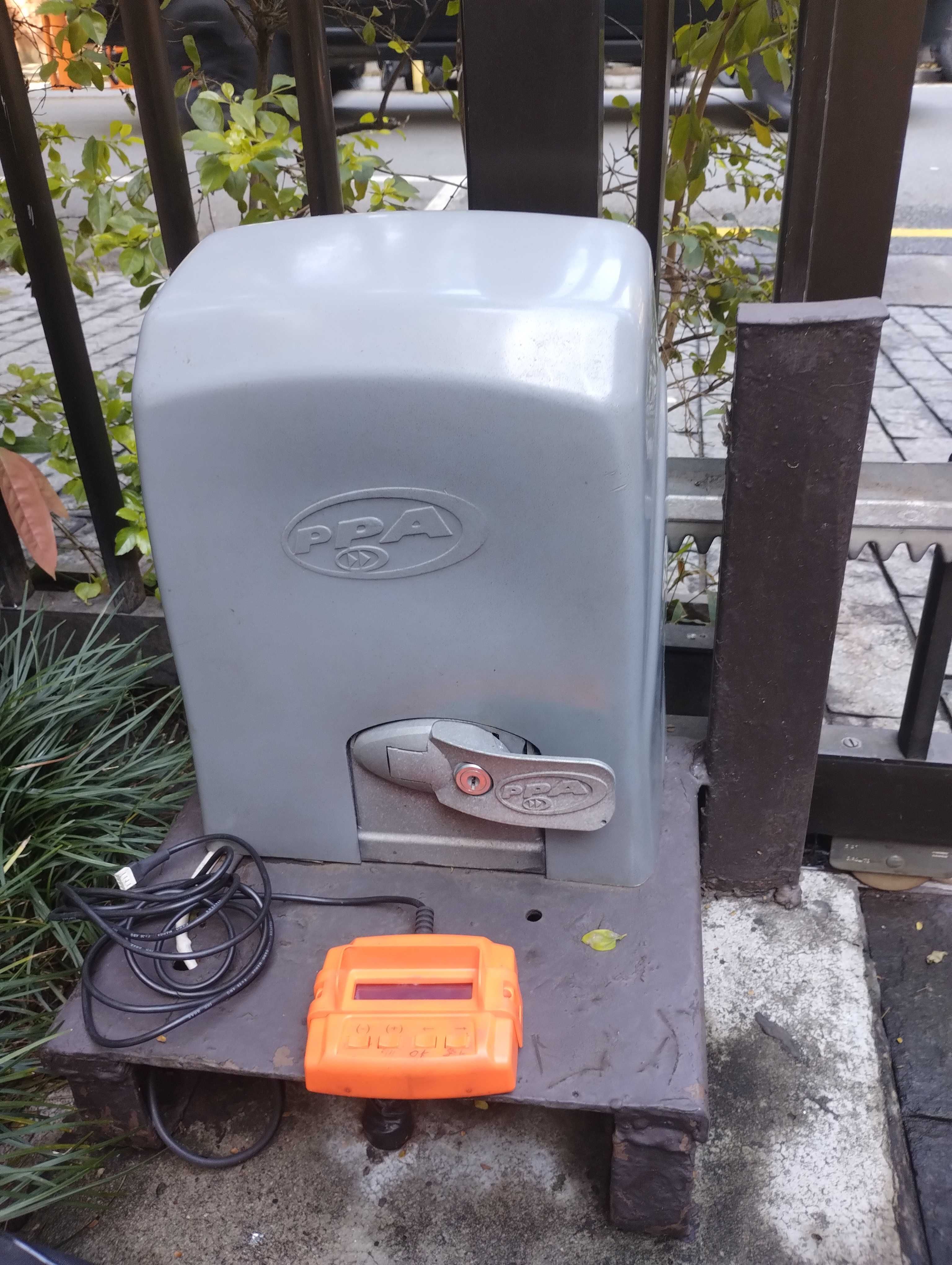 Reparação de portões e automatismos, comandos novos, serralheiro